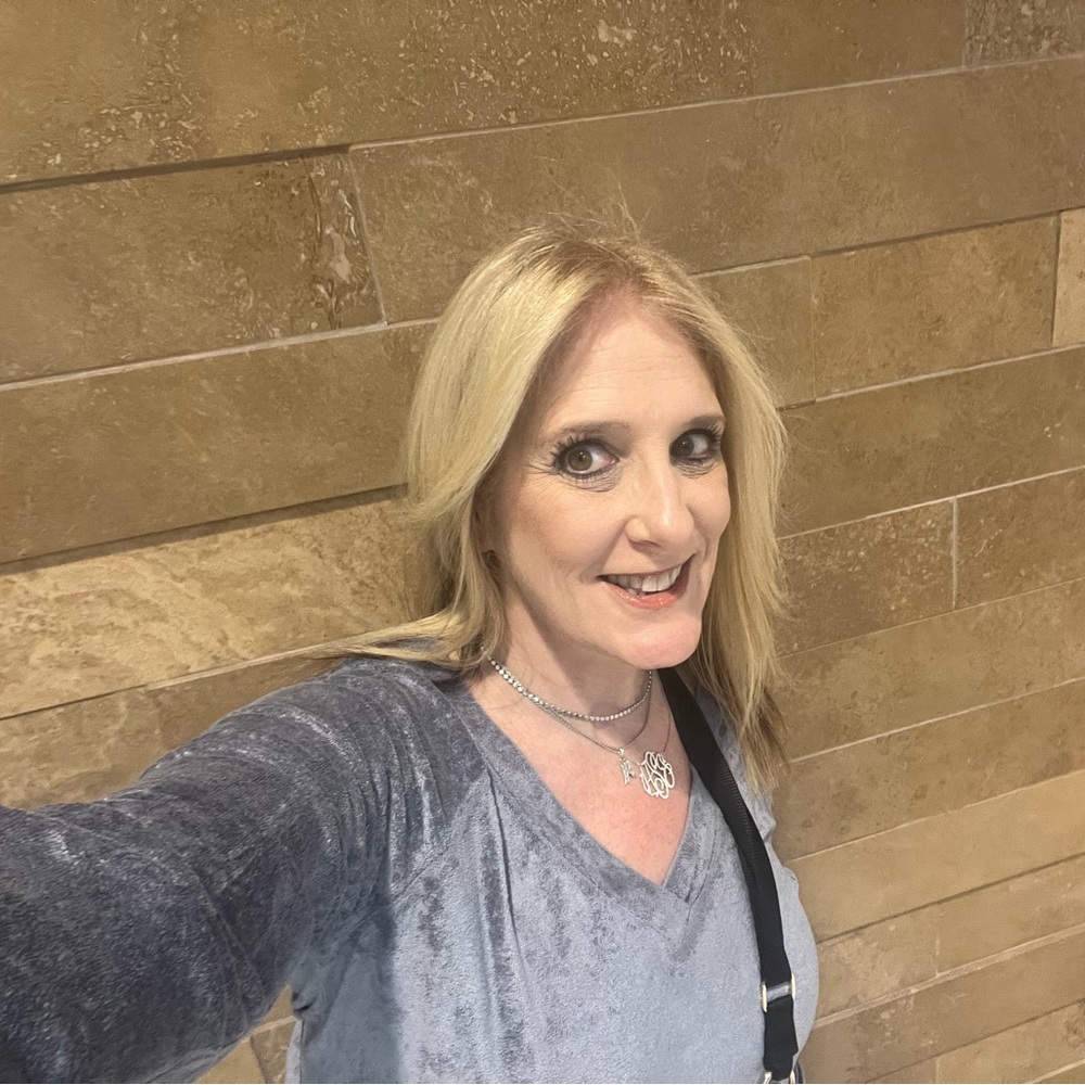 Meet your Posher, Andrea